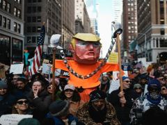 ABD’de milyonlarca kişi sokağa çıktı. Trump’a karşı “Krallara Hayır” protestosu