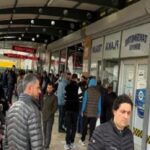 app-plaka-degisiminde-son-gun-yogunlugu-uzun-kuyruklar-olustu-4-L8r3g2mL.jpg