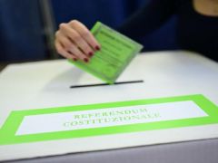 Avrupa’da sandıklar kuruldu: İtalya’da referandum, Slovenya’da seçim