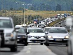 Bayram trafiğinde dikkat. Şehir içi 5 şehir dışı 10 kilometre. Yeni cezalar yürürlükte, radarlar çalışıyor