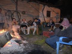 Buldan’da 5.1 büyüklüğündeki deprem. Artçılardan korkan vatandaşlar dışarda sabahladı