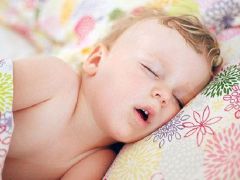 Çocuğunuz ağzı açık uyuyorsa dikkat! Nedeni çene problemleri olabilir