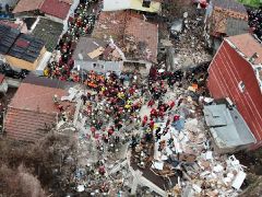 Fatih’te çöken binalar. 10 yaralıdan 2’si taburcu edildi