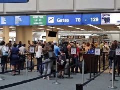 ABD Havalimanlarında Güvenlik Kuyrukları Uzadı