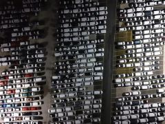 Haydarpaşa Limanı’nda gece mesaisi: 2026 model araçlar limana indirildi