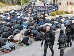 İsrail polisi müdahale etti… Mescid-i Aksa’da birinci kere bayram namazı kılınamadı