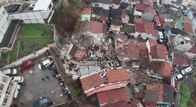 İstanbul Fatih’te iki bina çöktü