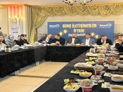 İstanbul’da iletişim fakültesi öğrencileri AK Parti’nin düzenlediği iftarda buluştu