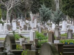 İstanbul’da mezarlıkta silahlı çatışma: İki can kaybı var