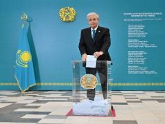 Kazakistan sandık başında anayasayı değiştirdi