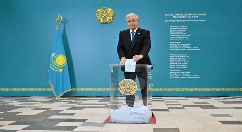 Kazakistan sandık başında anayasayı değiştirdi