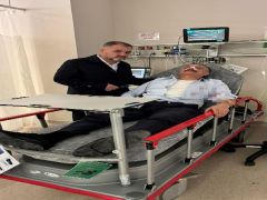 Öğrenci yakını, okul müdürünü dövdü