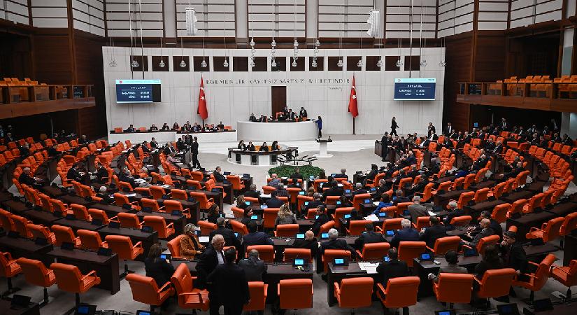 Özgür Özel dahil dört vekilin dokunulmazlık dosyası Meclis’te