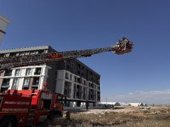 Prizde unutulan şarj aleti yangın çıkardı