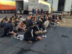 Rize’de TIR dorsesinde 57 göçmen yakalandı