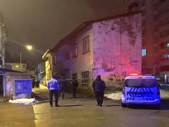 Sokakta boğazı kesilerek öldürüldü