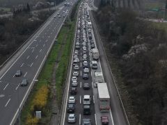Tatil bitti, eziyet başladı. İstanbul’a dönüş yolları kilit!