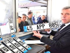 Vatandaş APP plakayı yanlış anladı, APP yazan plakaları da iade etti