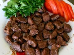 Yarış atını kavurma yaptılar. Belediyenin aşevinde yemekten elektronik çip çıktı