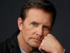 35 yıldır Parkinson hastalığıyla gayret ediyor… Öldü söylentilerine isyan etti: Merak etmeyin, bir yere gitmedim, buradayım!