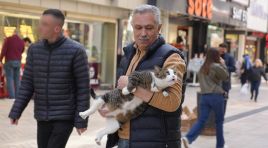 Ağır yaralı halde hayata tutunmuştu, esnafın göz bebeği oldu