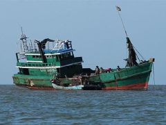 Arakanlı Müslümanları taşıyan tekne alabora oldu: 250 kayıp