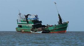 Arakanlı Müslümanları taşıyan tekne alabora oldu: 250 kayıp