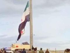 Ayn-el Arab’da Suriye bayrağı