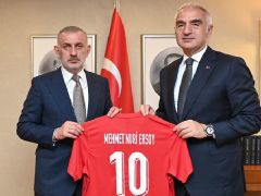 Bakan Ersoy, TFF Başkanı Hacıosmanolu’nu kabul etti: Futbolcularla global tanıtım atılımı masada