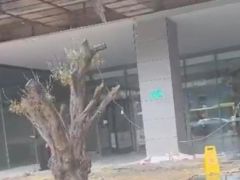 Batman’da sağanak sele neden odu, AVM girişinde tavan çöktü