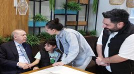 Cumhurbaşkanı Erdoğan, Beyoğlu’nda bir kafede vatandaşlarla sohbet etti