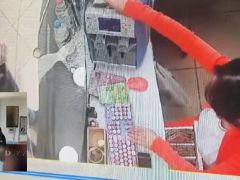 Dalgınlıkla 100 avro fazla bozdu. Şimdi müşteriye sesleniyor