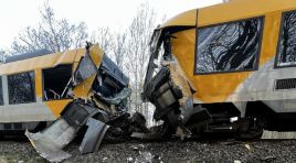 Danimarka’da iki tren kafa kafaya çarpıştı. 4’ü ağır 17 yaralı