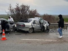 Eskişehir-Ankara yolunda otomobil karşı şeride geçti. 4 ölü, 2 yaralı