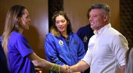 Fenerbahçe Başkanı Sadettin Saran, kadın voleybolcularla bir ortaya geldi!