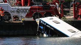 Fransa’da endişe dolu anlar! Yolcularıyla ırmağa uçtu