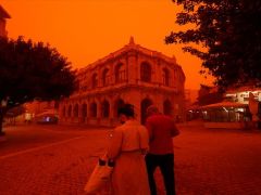 Gökyüzü kızıla büründü