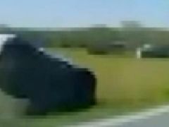 Hatalı sollama yapan otomobil şarampole yuvarlandı: 2 yaralı