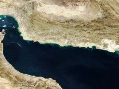 Hürmüz kapatıldı, iki gemiye ateş açıldı. İran: Abluka ateşkes ihlali olarak değerlendirilecek