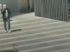 İsrail Konsolosluğu’nun bulunduğu binanın önündeki çatışmada polislerle dalga geçenlere soruşturma