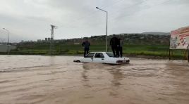 Kahramanmaraş’ta yollar göle döndü, vatandaşlar zor anlar yaşadı