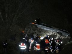 Maden işçilerini taşıyan servis devrildi. 2 kişi öldü, 10 kişi yaralandı