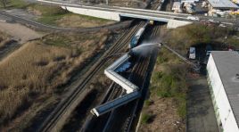 New Jersey’de yük treni raydan çıktı. Kimyasal sızıntı alarmı