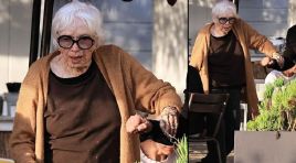 Onu sarıp sarmalayacak bir ailesi kalmadı… Yeni yaşına bile maaşlı elemanıyla girdi… Ünlü oyuncu yalnızlığa mahkum oldu