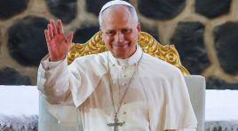 Papa’dan sert çıkış. “Dünya tiranların elinde harap oluyor”