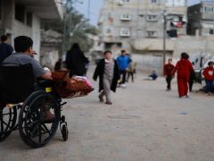 Savaş kalıntılarının ardındaki hayat. Eli ve diz kapağı ampute edildi, uluslararası çağrı yaptı