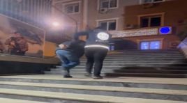 Sosyal medyada polis yeleği ile yayın yapan bir kişi gözaltına alındı