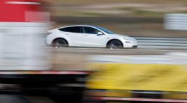 Sürücüsüz taksi olay yerine daldı