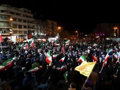 Tahran sokaklarında ateşkes kutlaması