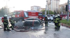Yanan elektrikli otomobile battaniye yöntemiyle müdahale